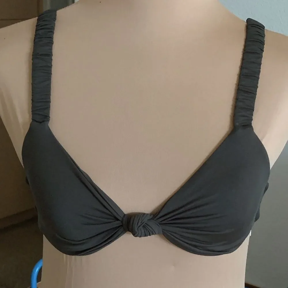 Vitamin A Bikini Tops Size 4/XS NWT